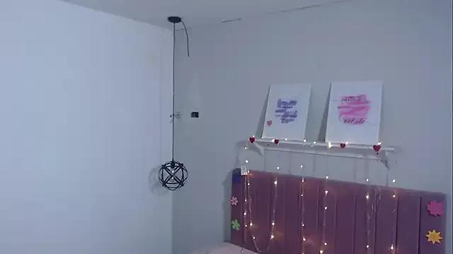 Naked Room julz_03 