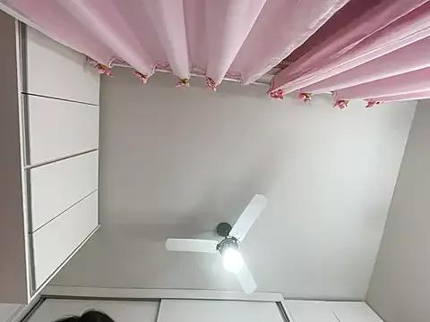 Naked Room lariic 