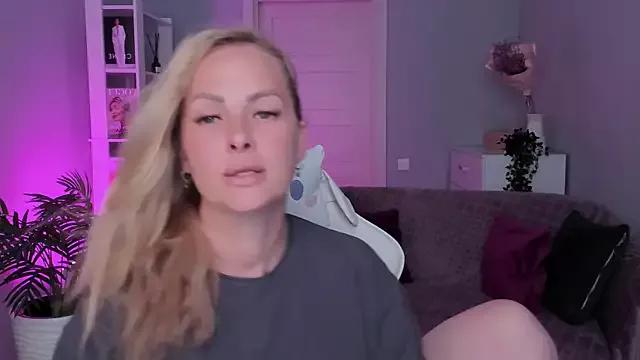Libby_Nora from StripChat
