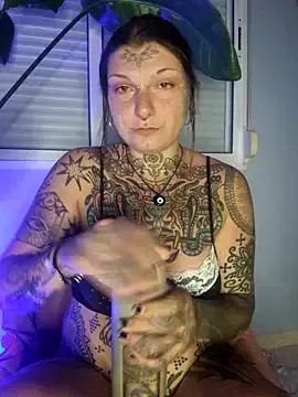 Naked Room lizzardqueeen 