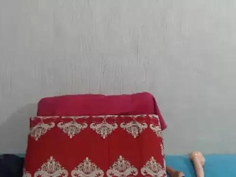 LollaMoans from StripChat