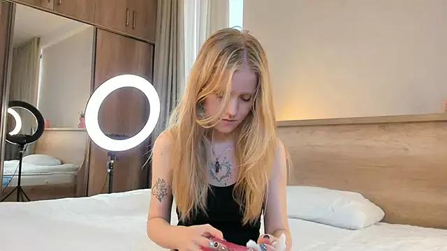 LolySun from StripChat is Freechat