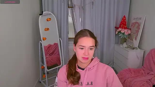 LovelyJessie from StripChat is Freechat