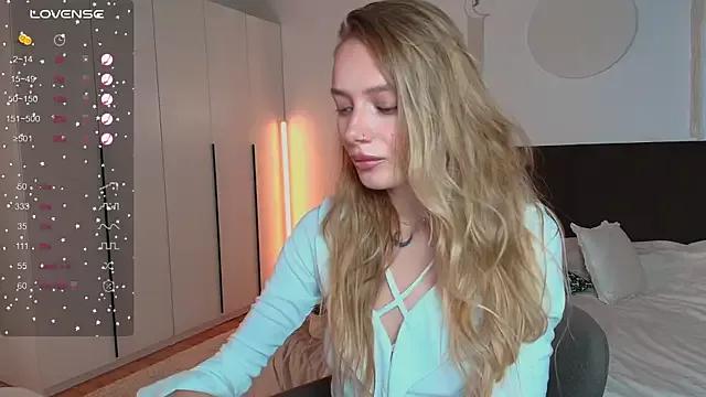 Naked Room LunaticaBae 