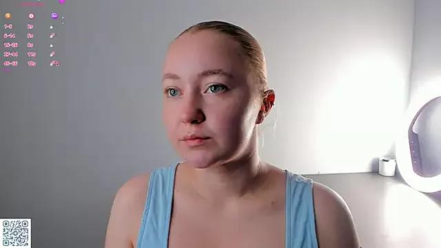 LyniRolls from StripChat is Freechat