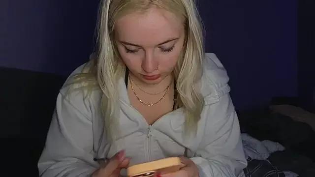 Naked Room margot_robbie7 