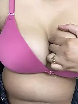 Miss-Ayraa from StripChat is Freechat