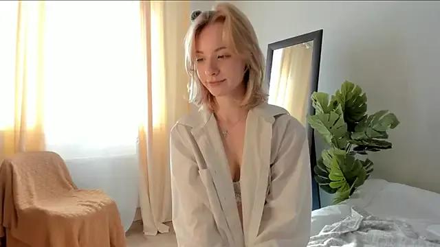 Naked Room Nana_Wilson 
