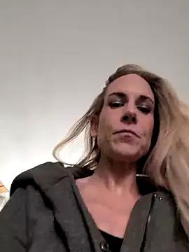 NaomiAndFriends from StripChat is Freechat
