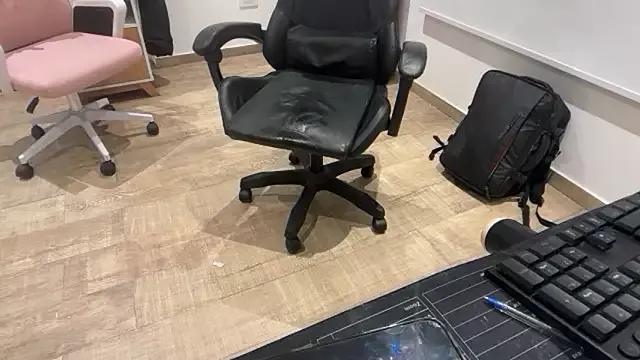 Naked Room nicolaaaaas 