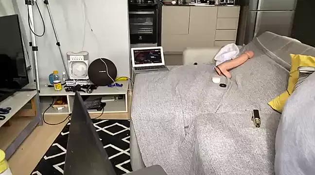 Naked Room Passfisting 