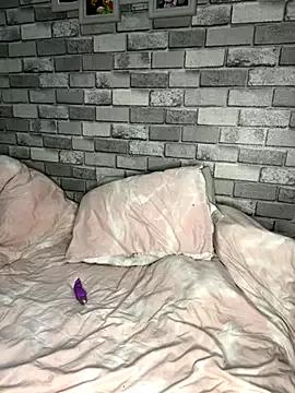 Naked Room Poppy_frankie 