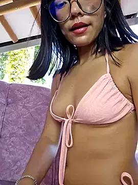 Naked Room Pretty_roxxyy 
