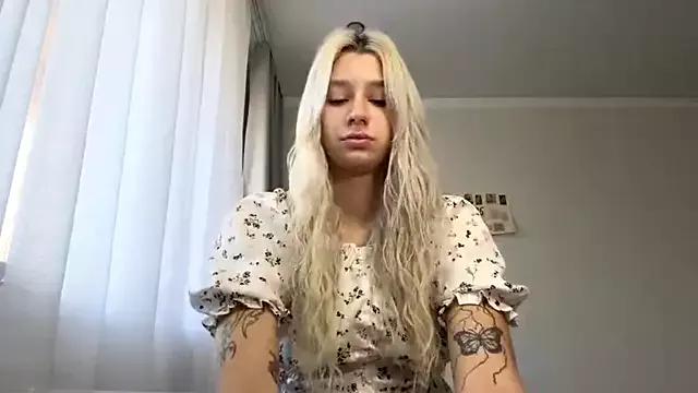 QueerExtern from StripChat is Freechat