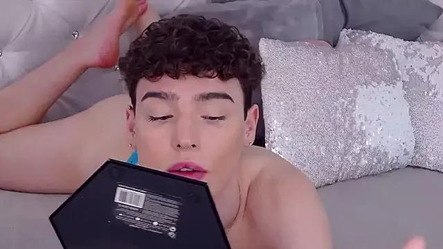 RobbyCharming from StripChat is Freechat