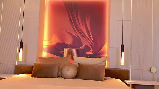 Naked Room RubyLuxee 