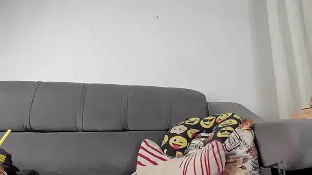 santi_xximo from StripChat is Freechat