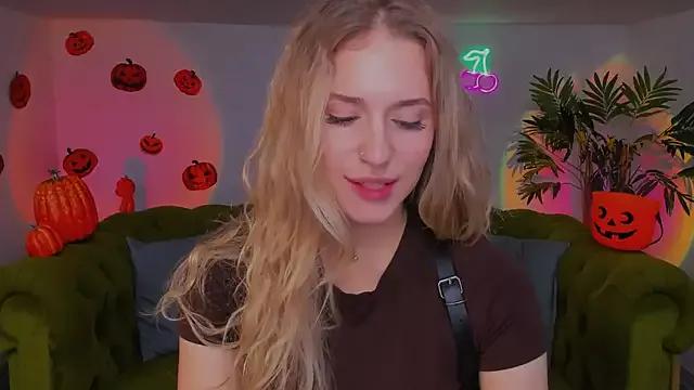 sassy_cutie from StripChat is Freechat