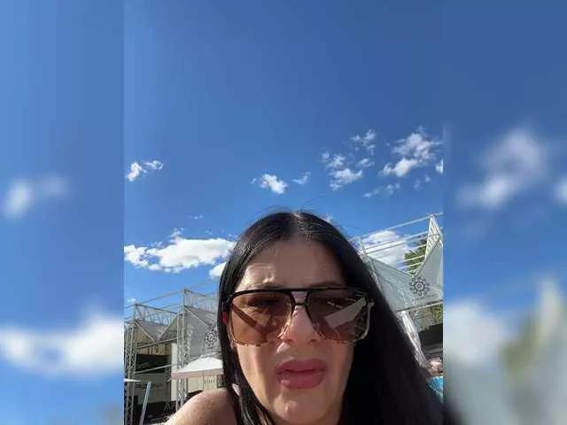 Offline Afinakaroli83 on BongaCams