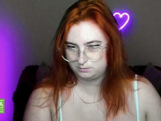 Freechat Aliciaredluv on BongaCams