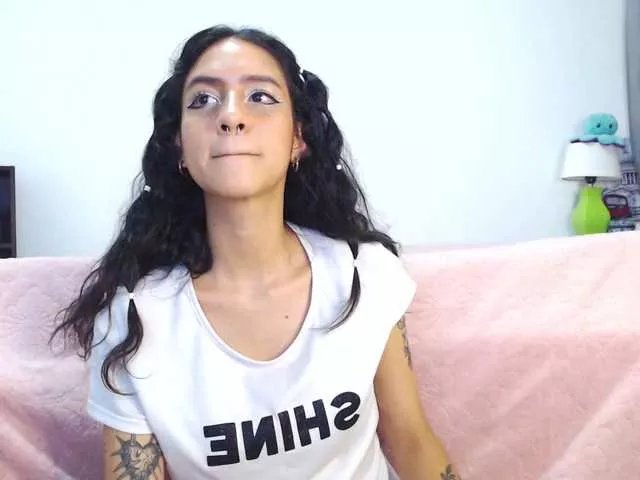 AlinaWoolf on BongaCams