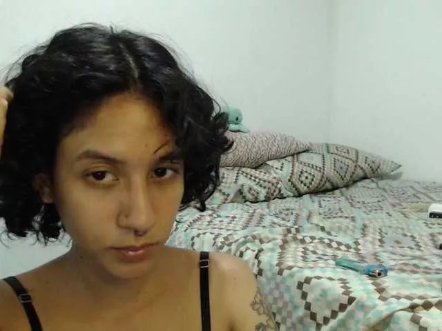 AlinaWoolf on BongaCams