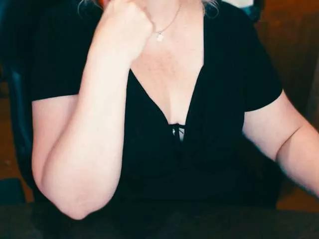 Offline Alisa1917 on BongaCams