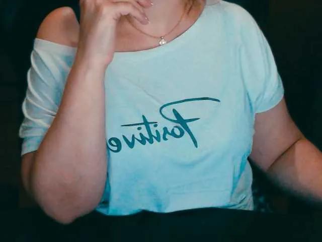 Offline Alisa1917 on BongaCams