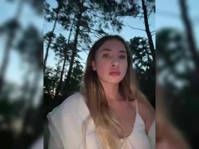 Offline alizii on BongaCams