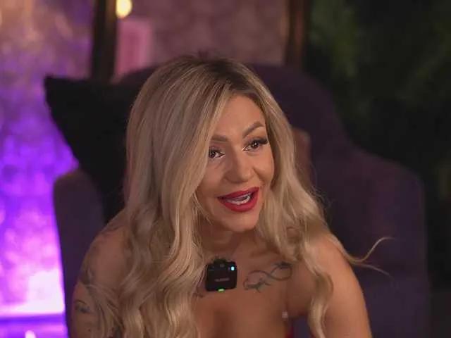 Freechat AlmaVelia on BongaCams