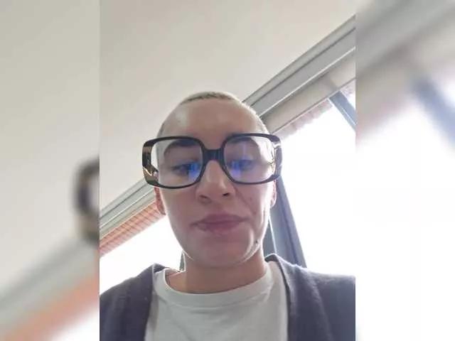 Offline AntoniaDilune on BongaCams