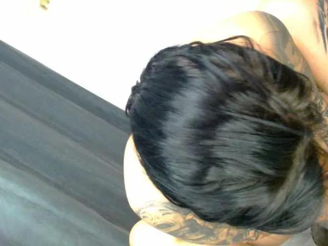 Freechat arianatattoos on BongaCams