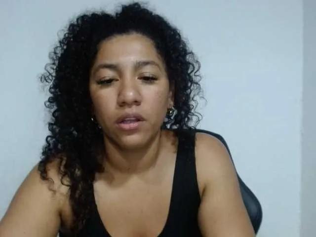 Offline Bellacrespa on BongaCams