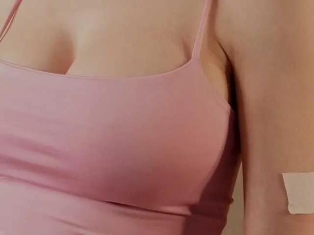 Offline BlushinBloom on BongaCams