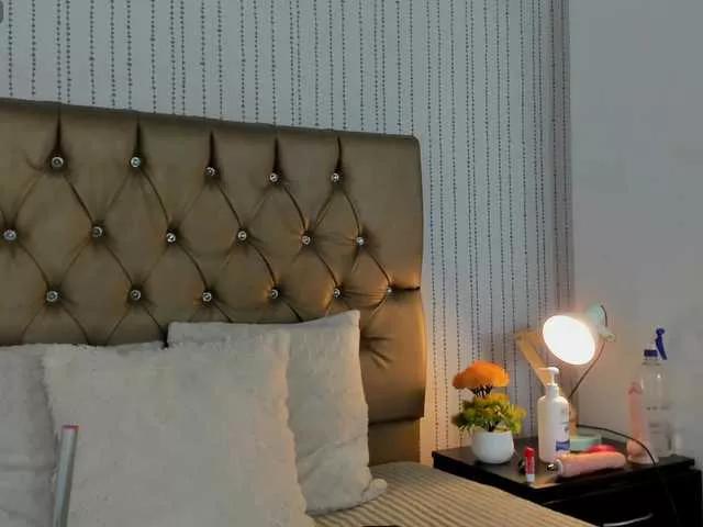 Freechat candibella on BongaCams