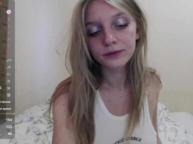 Freechat CatinMilkland on BongaCams
