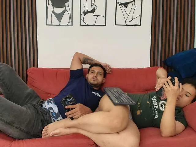 Offline couplee-horny on BongaCams