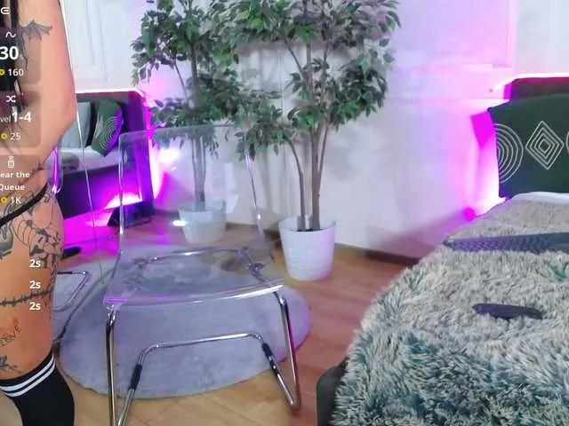 Freechat CreamyInk on BongaCams