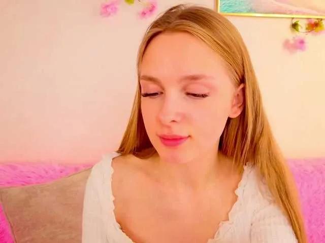 Freechat CrimsonAura on BongaCams