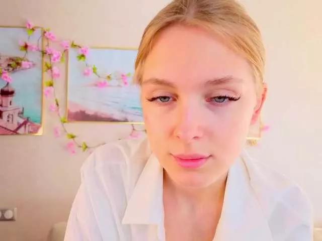 Freechat CrimsonAura on BongaCams