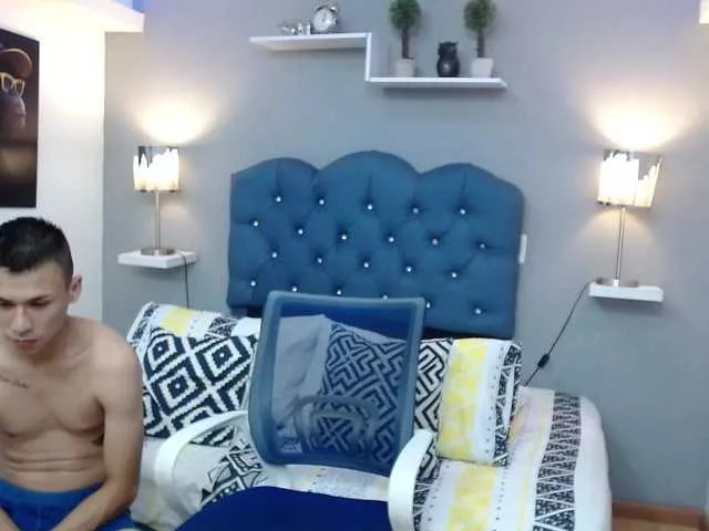 Offline cristhianandsofia on BongaCams