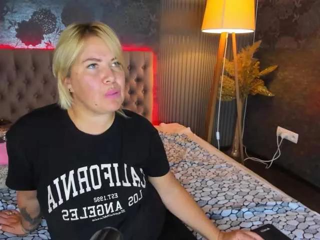 Offline CurlyDream on BongaCams