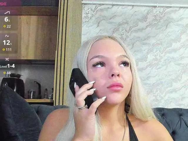 Offline DaisyAbby03 on BongaCams