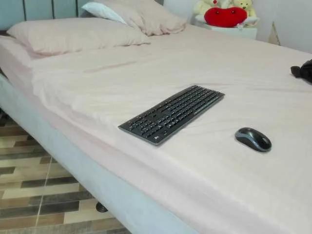 Offline deboraortiz on BongaCams