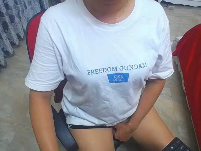 Freechat drinkmyjuic on BongaCams