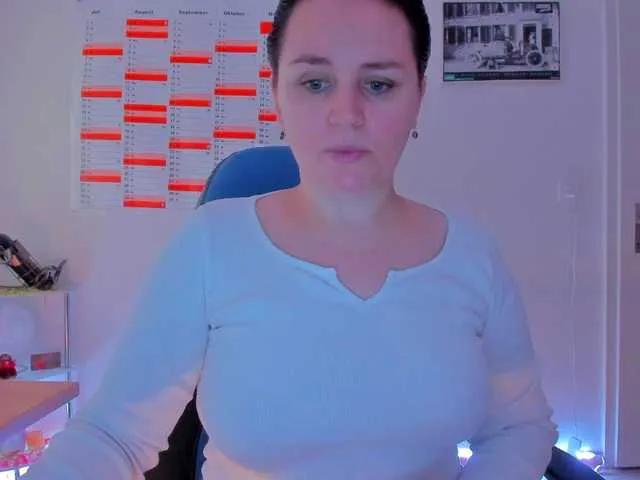 Offline Elieen2 on BongaCams