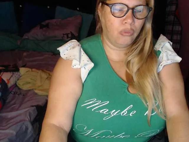 Freechat ElizabethTaylor8 on BongaCams