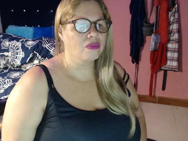 Freechat ElizabethTaylor8 on BongaCams