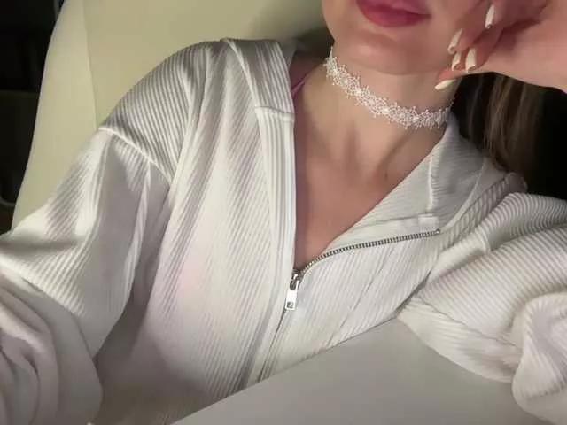 Offline emisun on BongaCams