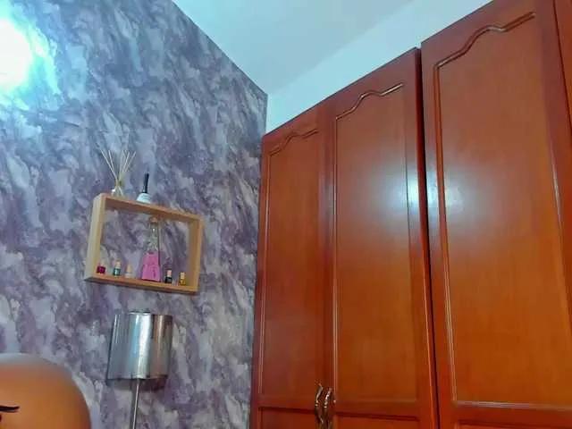 BongaCams EMMAPARIS is Freechat EMMAPARIS — It excites me to be looked at with desire, to be talked dirty in my ear, to be touched slowly and hungrily. Knowing that you touch yourself thinking about my brown skin drives me crazy. I am fire... and I love it when you provoke it.